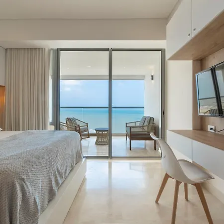 Seaside Serenity And Style Apartment